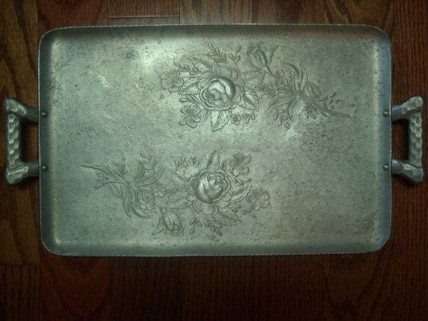 263 VINTAGE EVERLAST FORGED ALUMINUM HAMMERED TRAY WITH BEAUTIFUL 