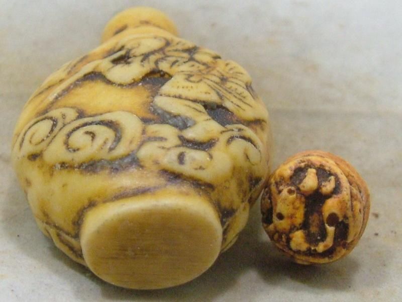   Hand carved old Tibet snuff bottle 5855 ****  