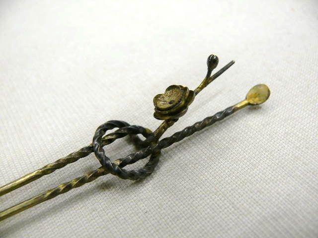 MEIJI Antique Kanzashi (Hairpin) w/Ume Motif V437  