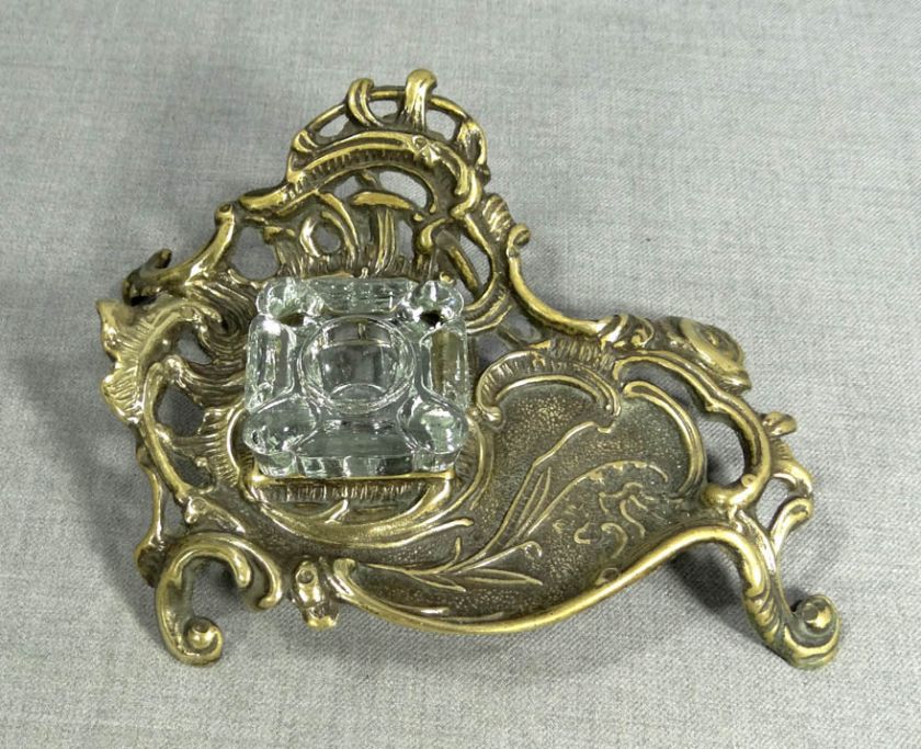 ANTIQUE VICTORIAN FLORAL BRASS DESK TOP INKWELL w/GLASS INK CONTAINER 