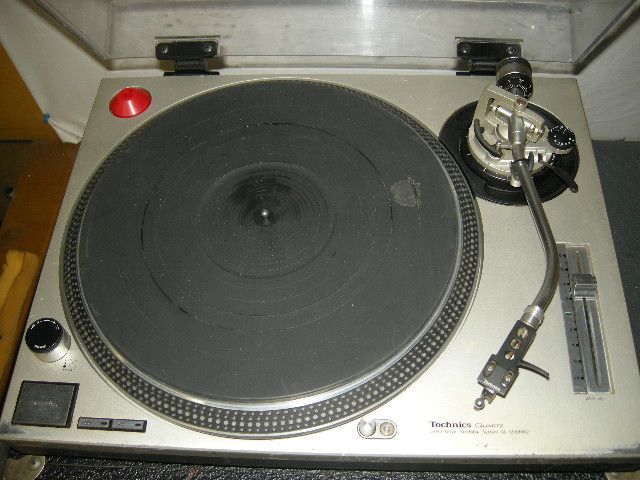 TECHNICS SL 1200MK2 TURNTABLE  