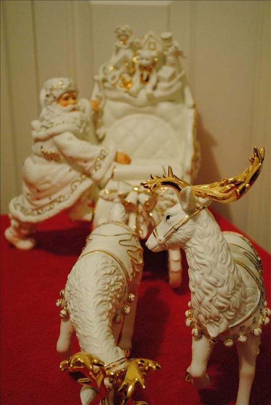 GRANDEUR NOEL 2000 PORCELAIN CHRISTMAS ENSEMBLE  