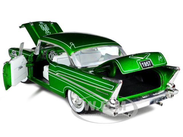   BEL AIR PINSTRIPED BY TOM KELLY 1/24 BY M2 MACHINES 40200 24B  