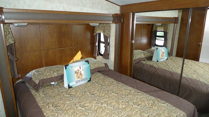 2012 CHAPARRAL 345BHS TRIPLE SLIDE BATH AND A HALF BUNKHOUSE W 