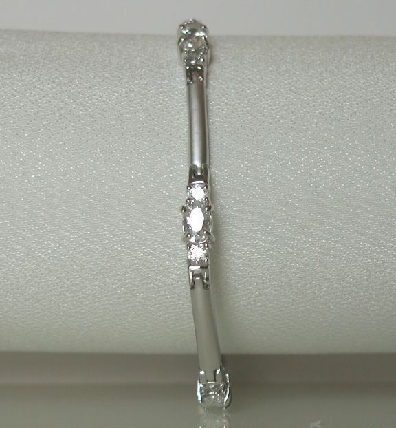 GORGEOUS CZ CUBIC ZIRCONIA 3 STONE BRACELET  