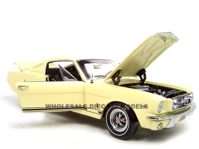 1965 FORD MUSTANG GT 2+2 FASTBACK 1YELLOW 118 ERTL  