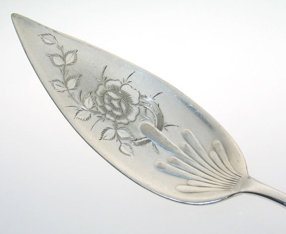 TOWLE WINDSOR STERLING ENGRAVED ROSE JELLY CAKE SERVER  