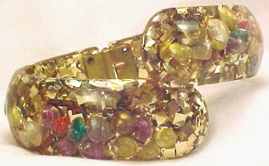 Great Vintage SEASHELL CONFETTI LUCITE CLAMPER BRACELET  