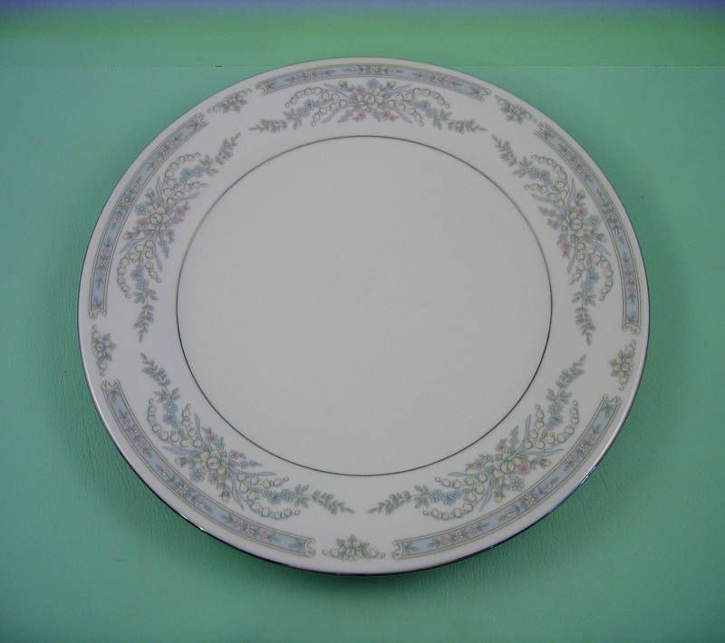 Crown Ming Fine China Dinner Plate Pattern Diana  