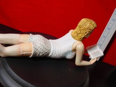   SEEKING SUSAN SEXY MADONNA GARTER STOCKINGS Action Figure Statue