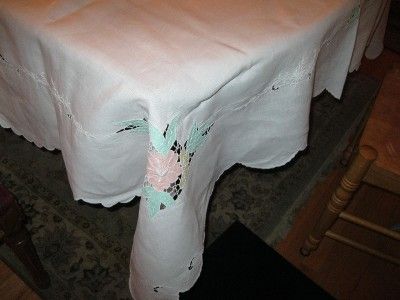 VINTAGE SCALLOPED WHITE LINEN EMBROIDERED APPLIQUE TABLECLOTH 102 X 