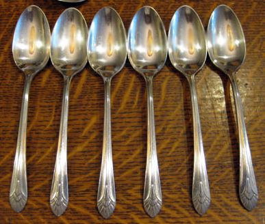 ROGERS INTERNATIONAL MANHATTAN PATTERN TEA SPOONS  