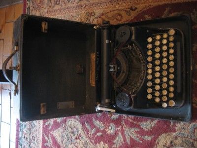 Old 1930s Underwood manual portable typewriter  